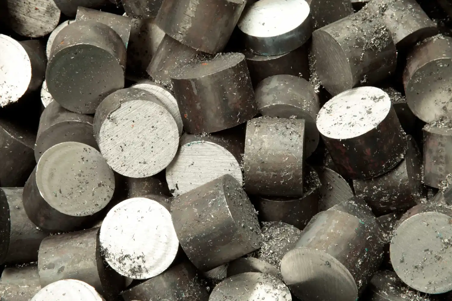 آلیاژهای پایه آهن: معرفی و کاربرد در دماهای بالا