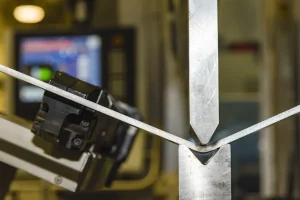 آزمون‌های سختی و خمش سوپرآلیاژها